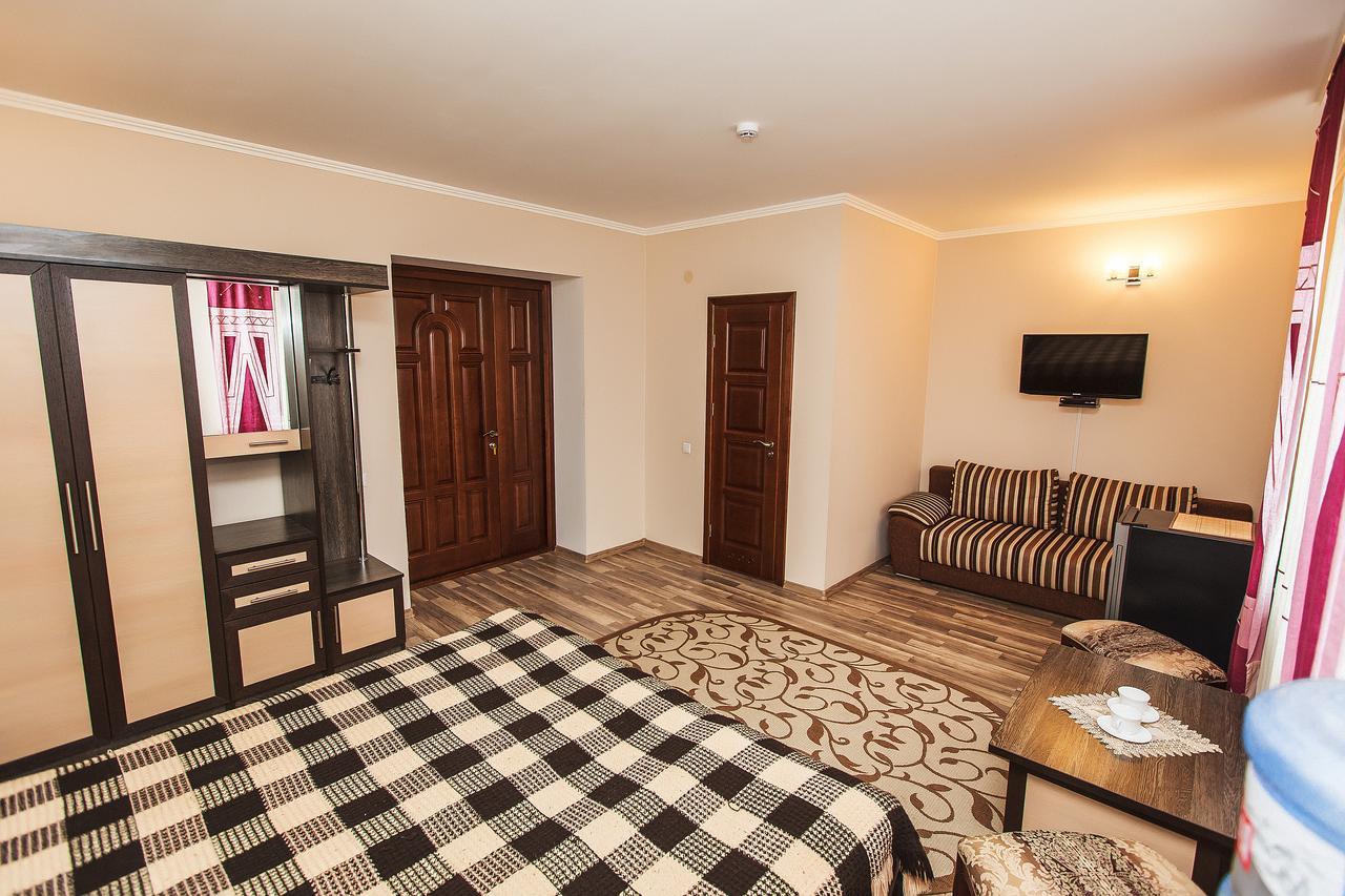 Slavyanskaya Hata Hotel Baranavichy Extérieur photo