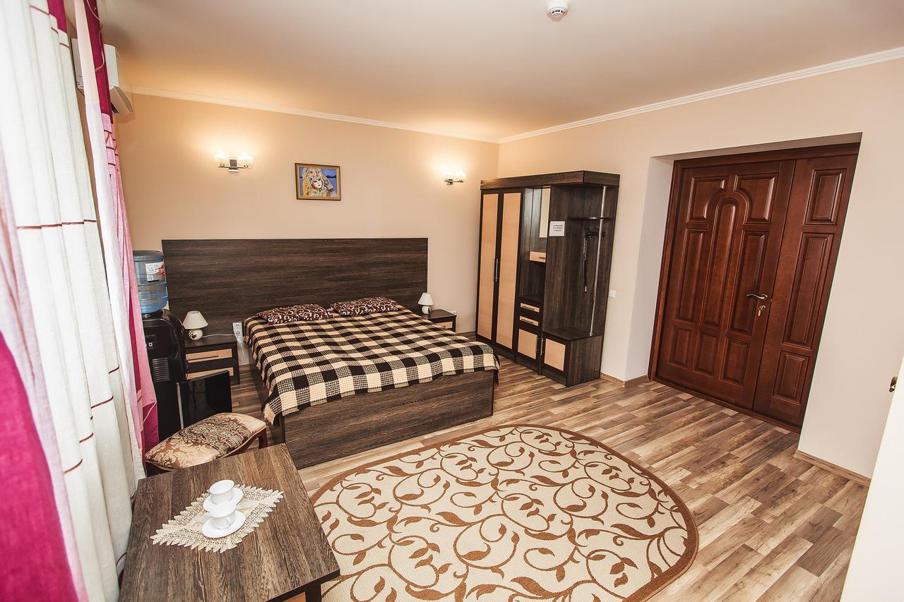 Slavyanskaya Hata Hotel Baranavichy Extérieur photo